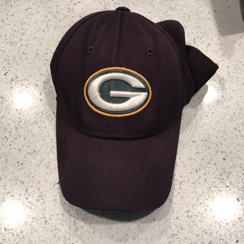 Green Bay Packers Reebok stretch fit hat.